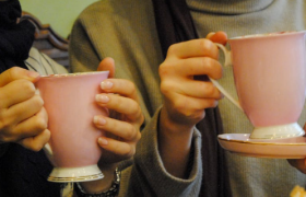 东北小城的咖啡馆，被年轻人挤爆了