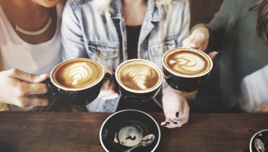 强敌勇、追兵紧，星巴克艰难“守擂”