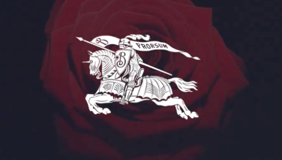Burberry换标，改回上一版战马回归！无衬线不香了？！