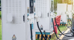 新能源充电桩：特来电、小鹏汽车加速跑