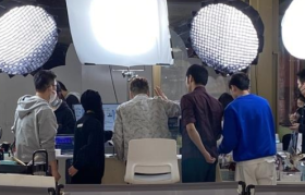 网瘾父母，在直播间疯狂剁手