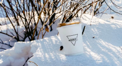 高消费场景中的平价咖啡，开进雪山里的MANNER