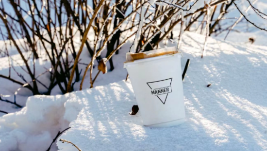 高消费场景中的平价咖啡，开进雪山里的MANNER