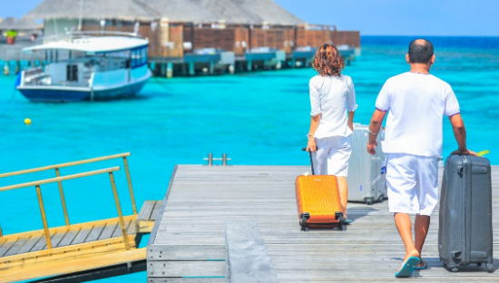 旅游博主，卷入“反向旅游”赛道