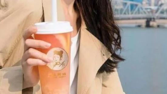 一张不雅图，沪上阿姨倒在女性营销“禁区”