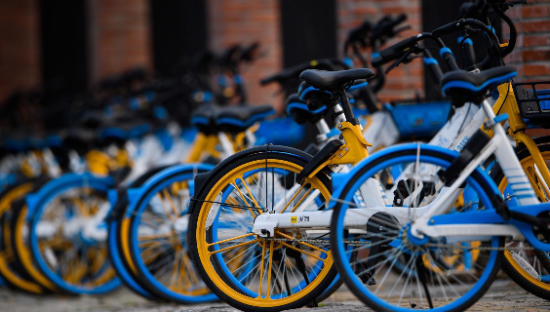 共享单车第八年：谁狂飙，谁躺平？