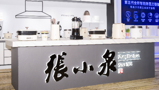 张小泉拍蒜，一刀两断