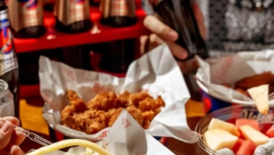 一批连锁餐企“闷声发大财”！自营产品品牌化成香饽饽？