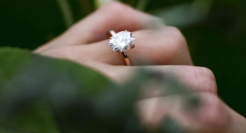 2023年，年轻人不想买钻石了？