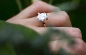 2023年，年轻人不想买钻石了？