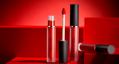 完美日记寻找新出路