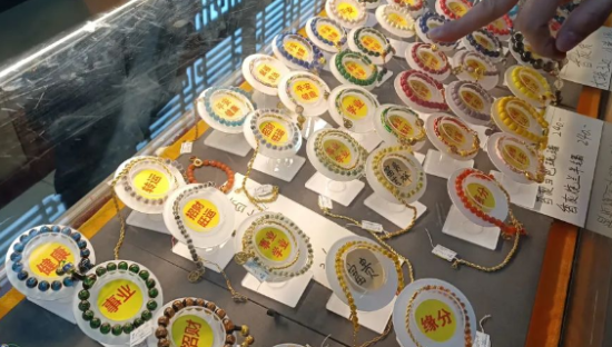 雍和宫手串，年轻人的焦虑生意