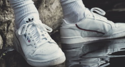 耐克、阿迪们也开始卖不动了？