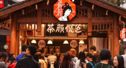你爱去的网红店，每天花1万雇人排队