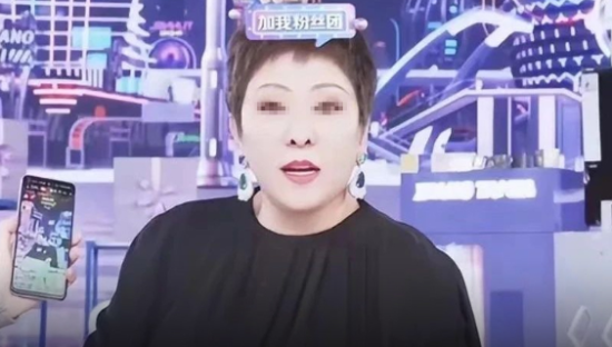 直播水太深，豪门“向太”也翻车了…