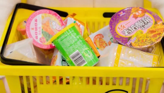 零食很忙活不成休闲零食的“蜜雪冰城”