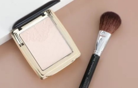 靠卖牌子，毛戈平一年赚了16.8亿