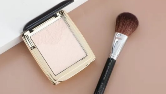 靠卖牌子，毛戈平一年赚了16.8亿