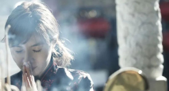 这届年轻人，为了“祈福”有多拼