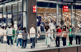 李宁，“冲”不动了