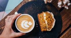 复制瑞幸，陆正耀很急