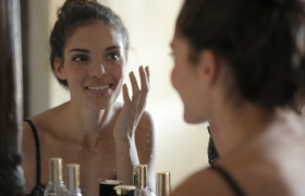 当年轻人买走了6成高端护肤品