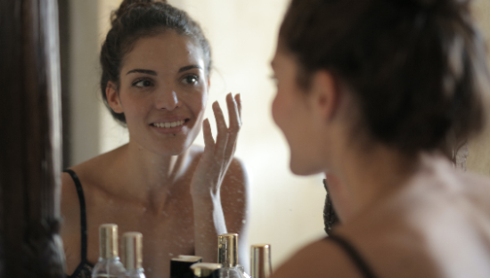 当年轻人买走了6成高端护肤品