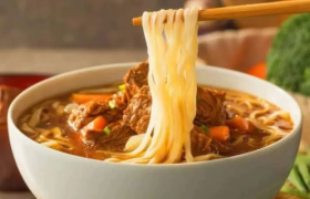 在方便食品中，自热米饭为啥卖不过方便面？