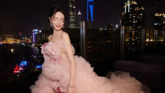 唐嫣微博之夜“丢人”，美肤宝的锅？