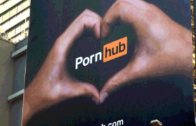 P站“卖身”，AI还要再补一刀？