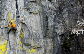 一件冲锋衣5000元，中国人追着买，始祖鸟是怎么做到的？