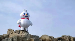 高能整活，蜜雪冰城火到了泰山！