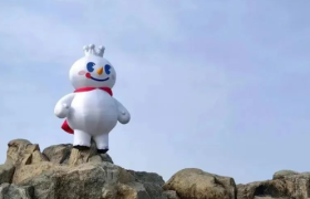 高能整活，蜜雪冰城火到了泰山！