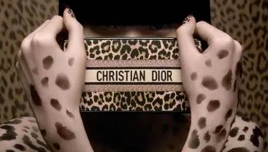 迪奥作死，全网烧纸