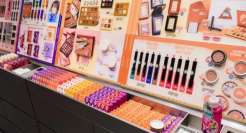 年轻人为何不愿再走进美妆集合店？