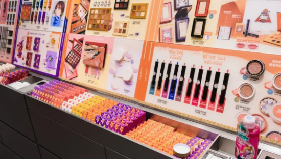 年轻人为何不愿再走进美妆集合店？