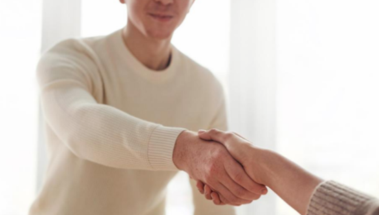 脉脉，盯上猎头生意