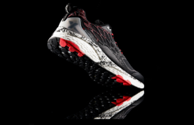 穿上“专业跑鞋”，特步追赶安踏李宁