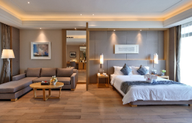 五一假期，“疯狂”的酒店