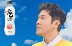 满屏拉胯特效，元气森林和蔡国庆咋想的？