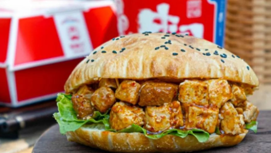 爆火的中式汉堡，会步中式烘焙的后尘么