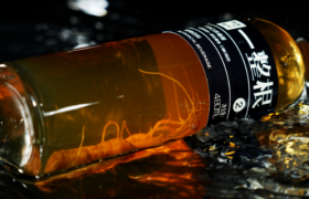 破圈的“一整根”人参水，到底怎么“火”的