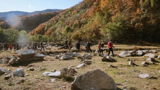 潮流运动“上新”，年轻人爱上徒步