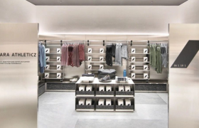 试衣间“被走光”，这个品牌惹怒网友