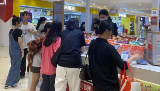 年轻人佛系刮彩票：中100万照样熬夜加班