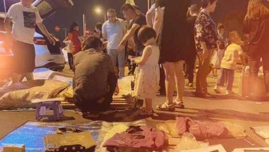 摆地摊月入过万到底有多难？