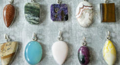 小学生爱盘手串，年轻人抢光翡翠