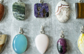 小学生爱盘手串，年轻人抢光翡翠