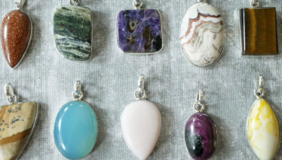 小学生爱盘手串，年轻人抢光翡翠