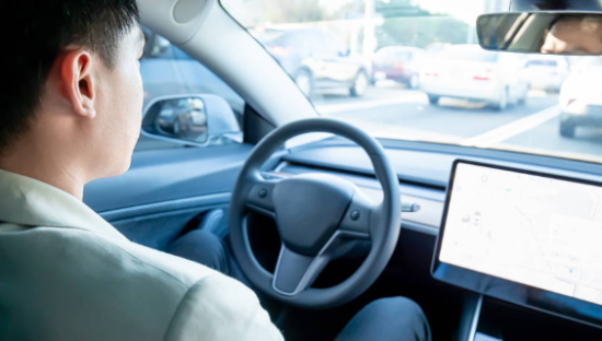 大厂掰苞米：大模型进，自动驾驶退